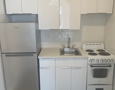 403 West 44th Street - Photo Thumbnail 5
