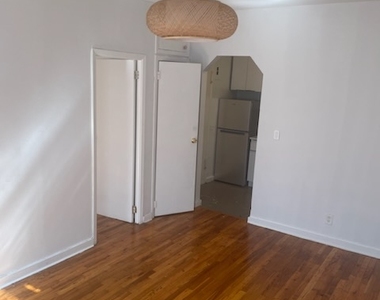 403 West 44th Street - Photo Thumbnail 3