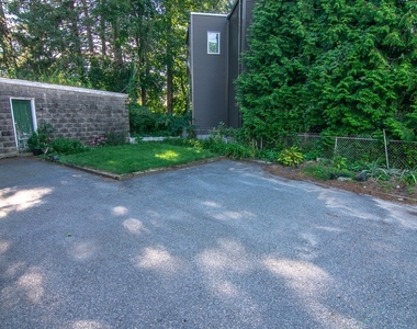 146 Lynde St - Photo Thumbnail 1