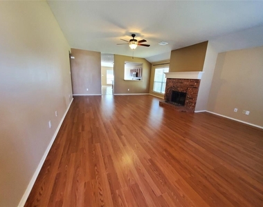 9913 Coolidge Drive - Photo Thumbnail 3