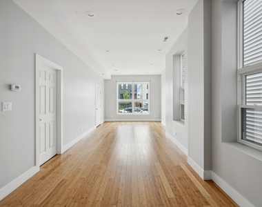 2526 W Lexington Street - Photo Thumbnail 9