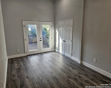 2236 Burnet St - Photo Thumbnail 12