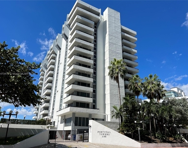 3200 Collins Ave - Photo Thumbnail 6