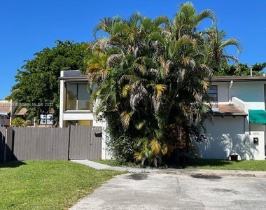 6824 Sw 114th Ave - Photo Thumbnail 1