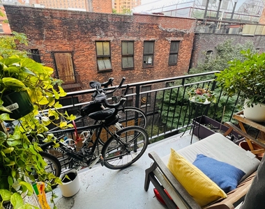 417 East 90th Street - Photo Thumbnail 2