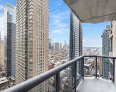 West 48th Street 7TH AVENUE - Photo Thumbnail 1