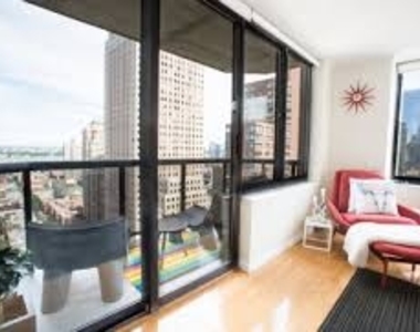 West 48th Street 7TH AVENUE - Photo Thumbnail 4