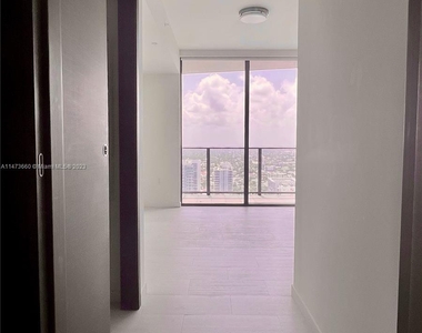 1000 Brickell Plz - Photo Thumbnail 23