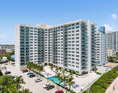 6917 Collins Ave - Photo Thumbnail 31