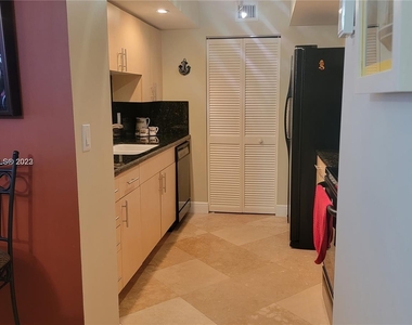 6917 Collins Ave - Photo Thumbnail 3