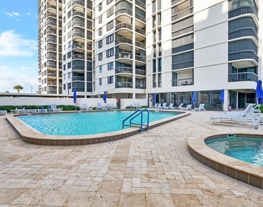 5380 N Ocean Drive - Photo Thumbnail 11