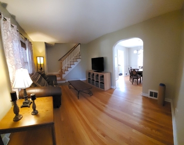 318 Belmont Place - Photo Thumbnail 1