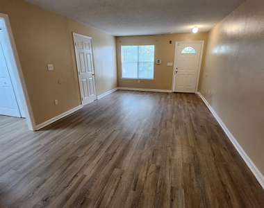 1100 Greentree Court - Photo Thumbnail 2