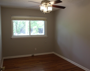 1140 Renae Way - Photo Thumbnail 10