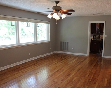 1140 Renae Way - Photo Thumbnail 9