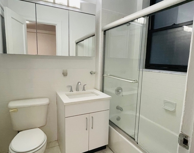West 55th Street - Photo Thumbnail 8