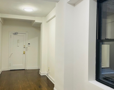 West 55th Street - Photo Thumbnail 3