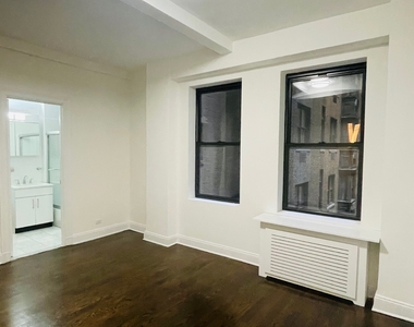 West 55th Street - Photo Thumbnail 7