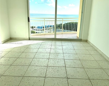 2475 Brickell Ave - Photo Thumbnail 2