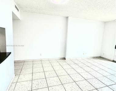 2475 Brickell Ave - Photo Thumbnail 3