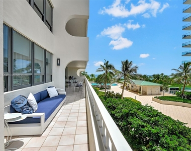 10205 Collins Ave - Photo Thumbnail 37