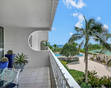 10205 Collins Ave - Photo Thumbnail 16