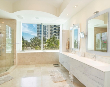 18101 Collins Ave - Photo Thumbnail 6