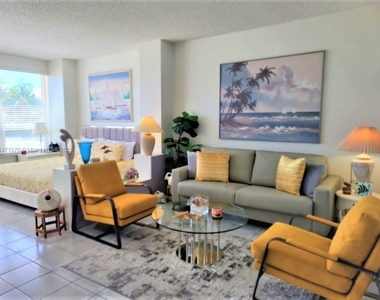 4925 Collins Ave - Photo Thumbnail 0