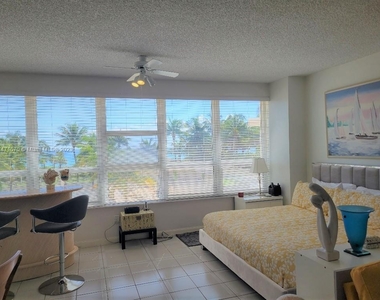 4925 Collins Ave - Photo Thumbnail 5