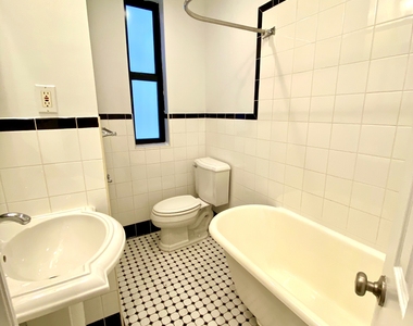 3rd Avenue & 78th Street - Photo Thumbnail 5