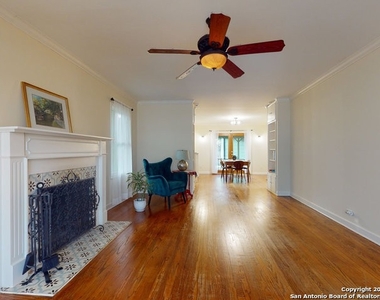 277 E Edgewood Pl - Photo Thumbnail 4