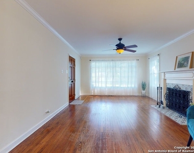 277 E Edgewood Pl - Photo Thumbnail 3