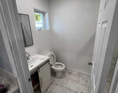 5218 Denker Ave - Photo Thumbnail 3