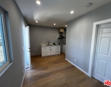 5218 Denker Ave - Photo Thumbnail 2