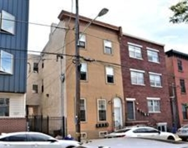 1325 N Franklin St - Photo Thumbnail 0