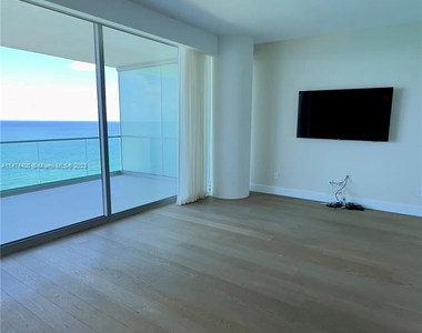 10203 Collins Ave - Photo Thumbnail 4