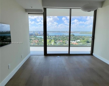 10203 Collins Ave - Photo Thumbnail 20