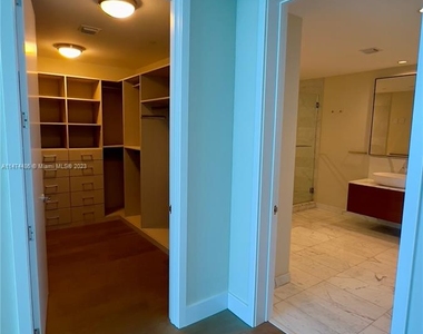 10203 Collins Ave - Photo Thumbnail 6