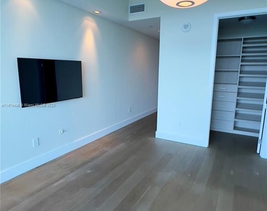 10203 Collins Ave - Photo Thumbnail 27