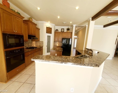 11811 Oakshield Ln - Photo Thumbnail 5