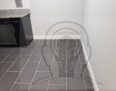6029 N Winthrop Ave - Photo Thumbnail 2