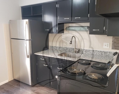 6021 N Winthrop Ave - Photo Thumbnail 7