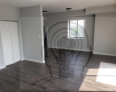 2451 W Howard St - Photo Thumbnail 13