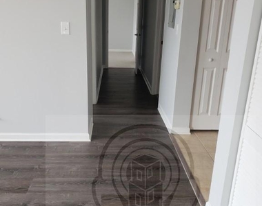 2451 W Howard St - Photo Thumbnail 5
