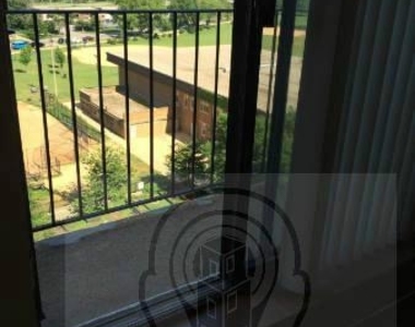 4520 N Clarendon Ave - Photo Thumbnail 6
