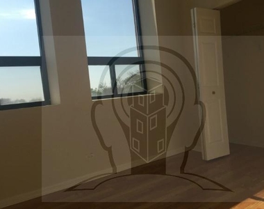 2451 W Howard St - Photo Thumbnail 12