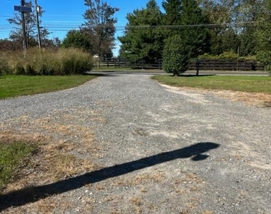 2082 Burlington Columbus Rd - Photo Thumbnail 1