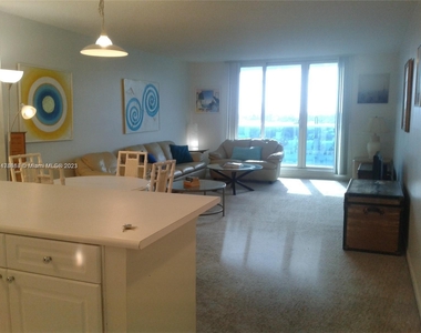 2301 Collins Ave - Photo Thumbnail 3