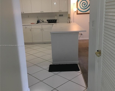 2301 Collins Ave - Photo Thumbnail 19