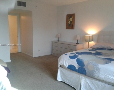 2301 Collins Ave - Photo Thumbnail 24